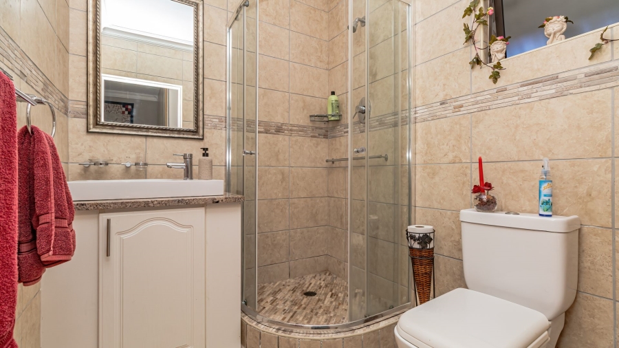 5 Bedroom Property for Sale in Village On Sea Western Cape